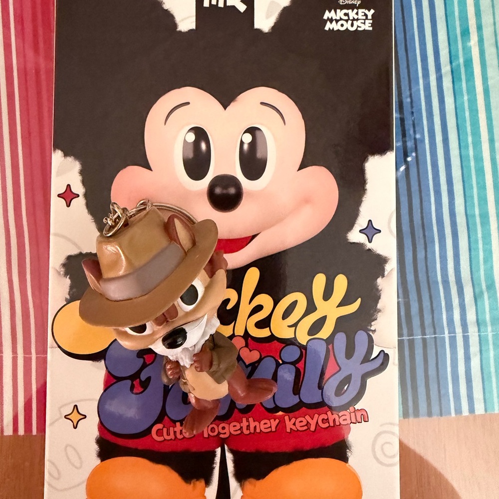 NEW! POP MART: Mickey Family Cute Together Keychain - Chip